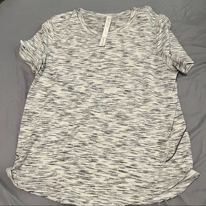 Size 8 lululemon shirt